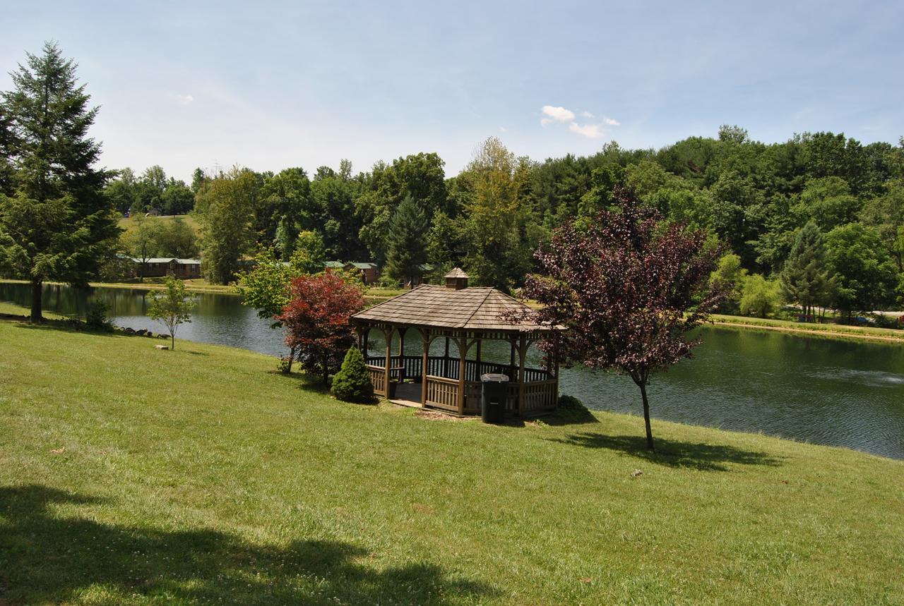 Robin Hill Camping Resort One-Bedroom Cottage 8 Lenhartsville Екстериор снимка